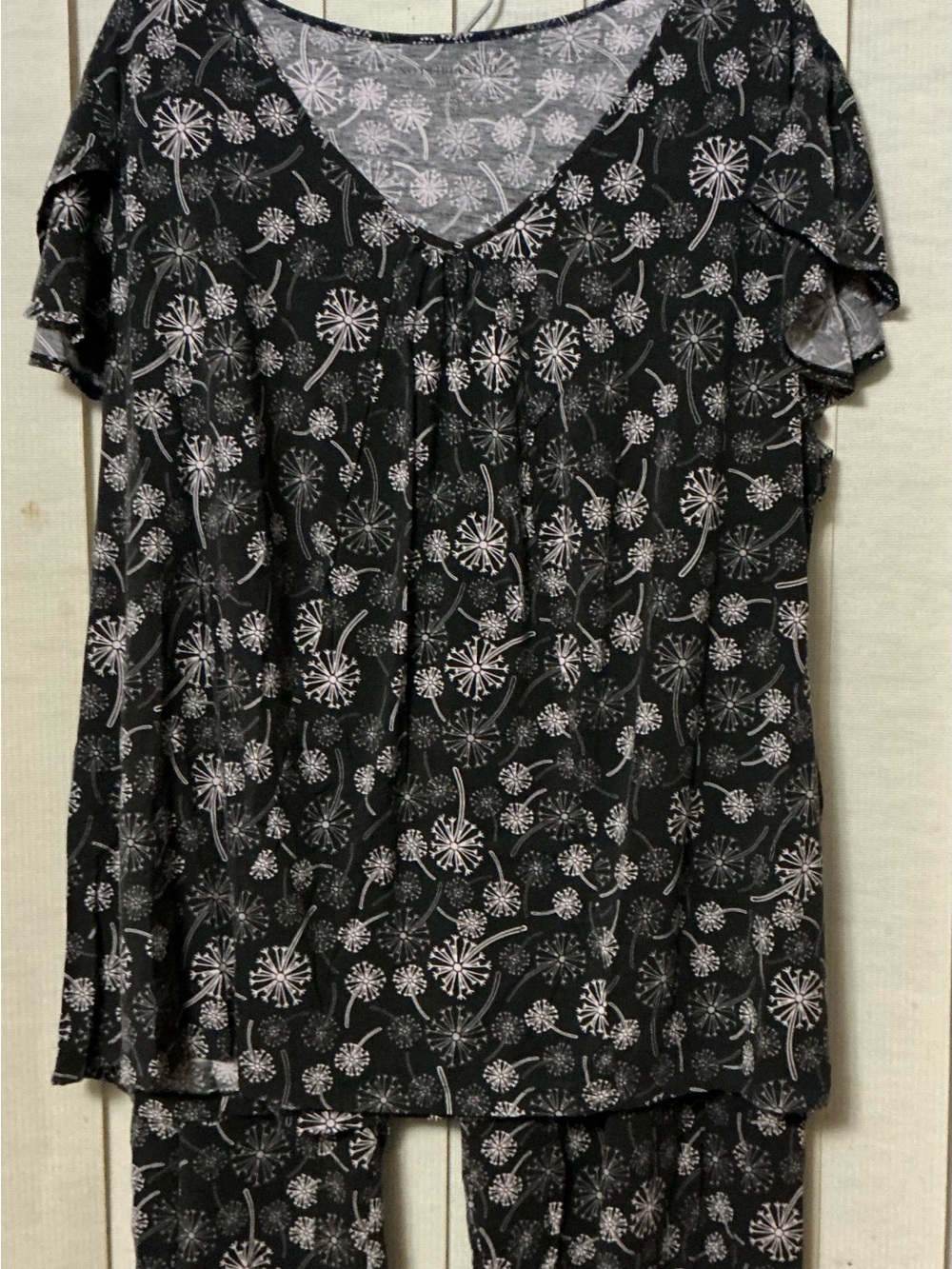 Women's Black & Pink Floral-Print V-Neck Pajama Set 2X